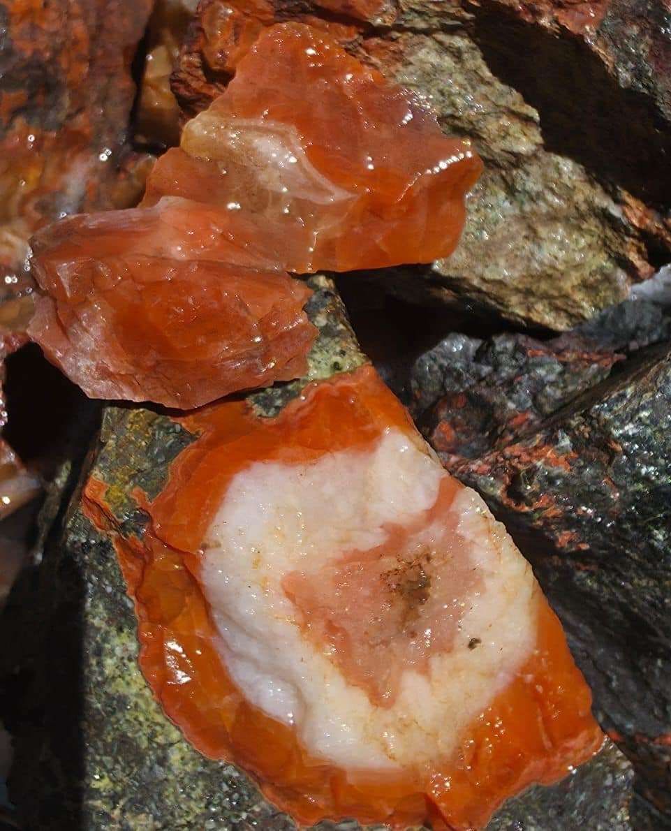 Raw agate (haqeeq) — Afghanistan mining